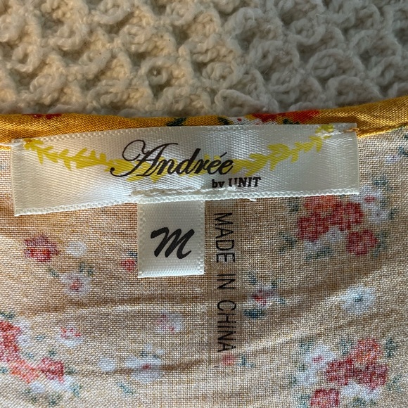 Andree by Unit Floral Blouse with Front Tie Size Medium - Picture 3 of 6